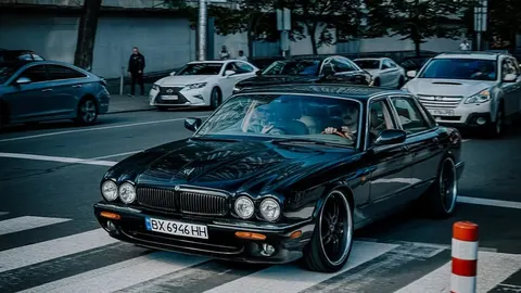 У Києві помітили Jaguar XJ Sport: що це за лімітована версія і чим вона цікава