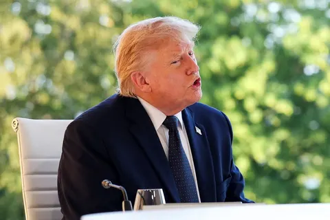Трамп пом'якшує тон щодо Китаю, а ЄС не може продовжити санкції через Усманова