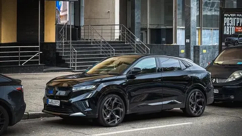 Renault Rafale у Києві: що це за 300-сильний купе-кросовер і для кого він