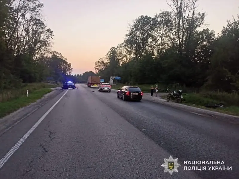 ДТП на Золочівщині: двоє 16-річних мотоциклістів у лікарні після зіткнення з кросовером