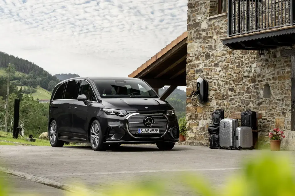 Mercedes-Benz VLE: повноприводна версія та нові ціни на електровен