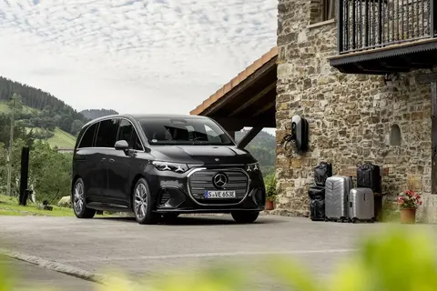 Mercedes-Benz VLE: повноприводна версія та нові ціни на електровен