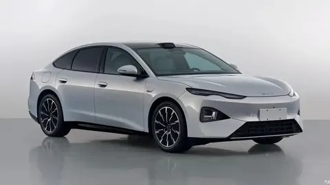 BYD Seal 07: новий електрокар із запасом ходу понад 700 км розкрили до прем'єри