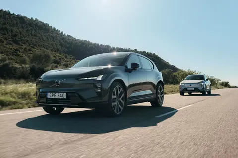 Volvo ES90, EX60 та EX90: нові функції безпеки та аудіо у свіжих оновленнях