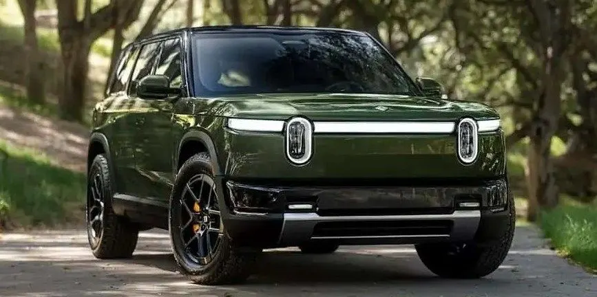Rivian R2 отримав нові кольори кузова та світлий салон: скільки це коштує