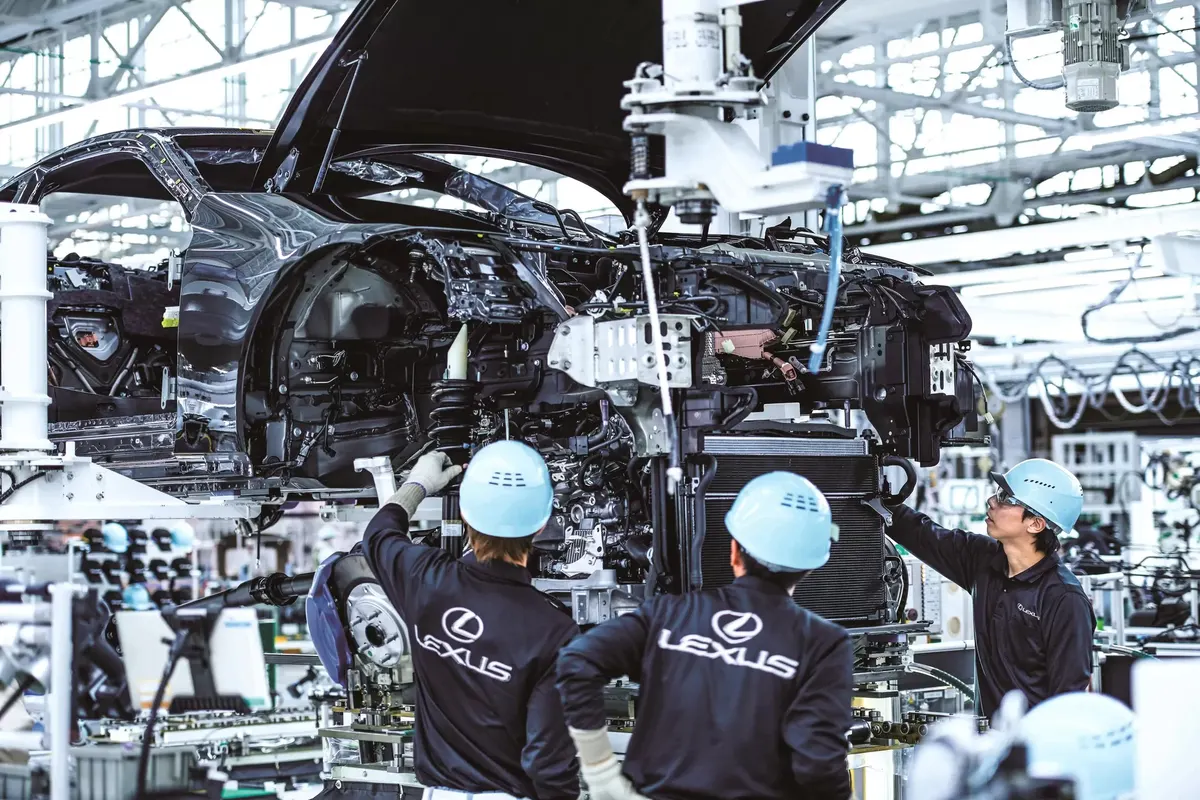 Lexus назвав терміни запуску заводу в Китаї та першу модель