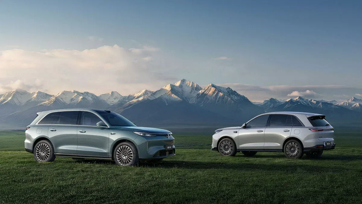 Great Wall представив преміальний кросовер Wey V8X: до 694 сил та 402 км на електротязі