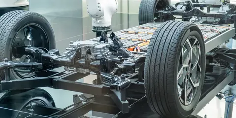 Hongqi створив акумулятор, що заряджається за 3 хвилини 41 секунду