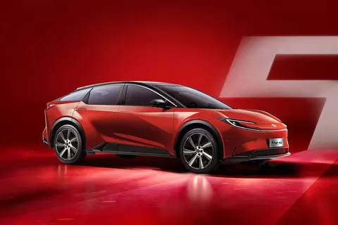 Toyota bZ5: оновлений електрокросовер вийшов у Китаї зі знижками