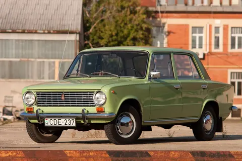 Зарплата нардепа I скликання: $20-30 на місяць та "Жигулі" за два окла