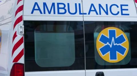 У Харкові дрон влучив в авто: постраждала жінка