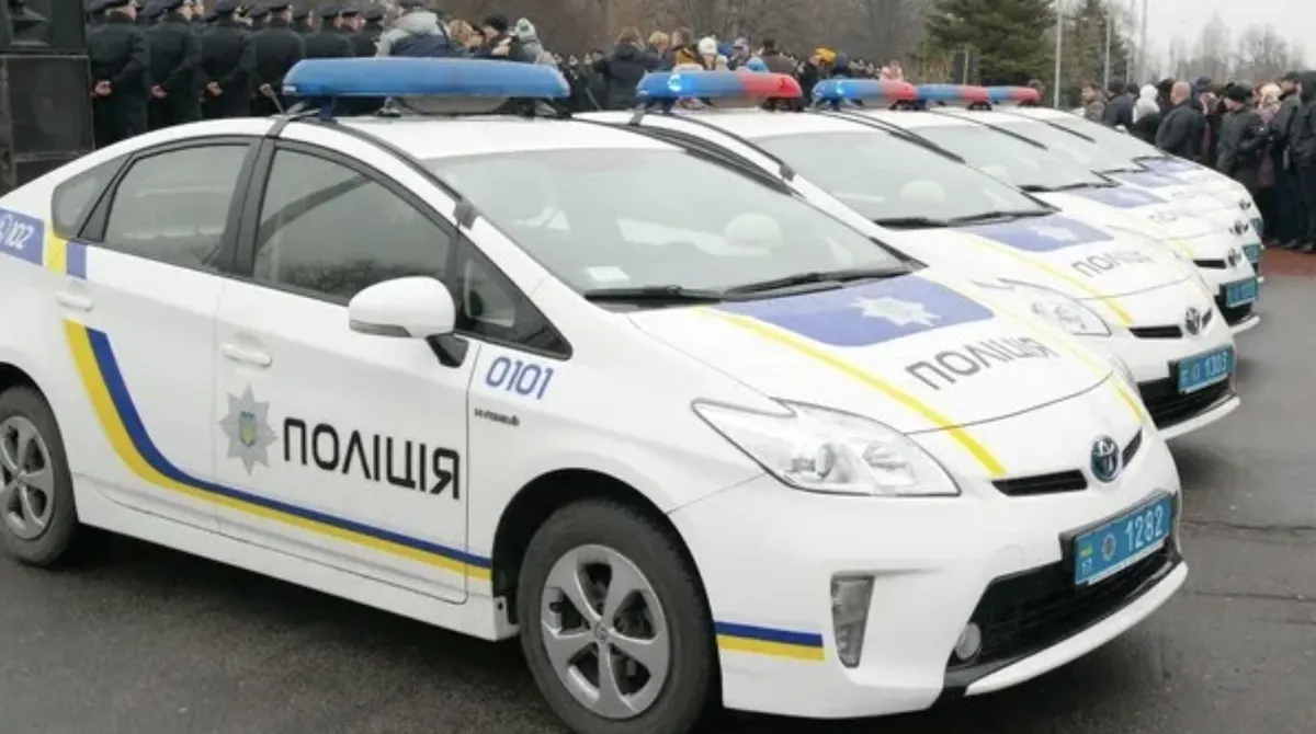 На Одещині чоловік порізав колесо поліцейського авто під час обшуку: що загрожує