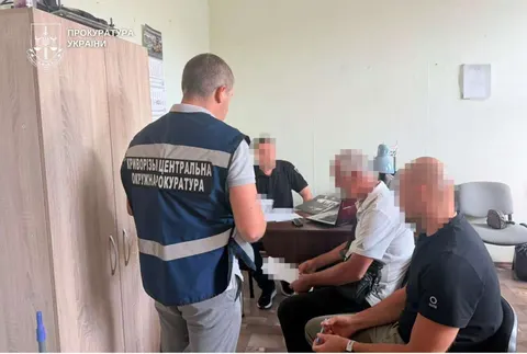 У Кривому Розі судитимуть чоловіка за ввезення авто під виглядом гуманітарки