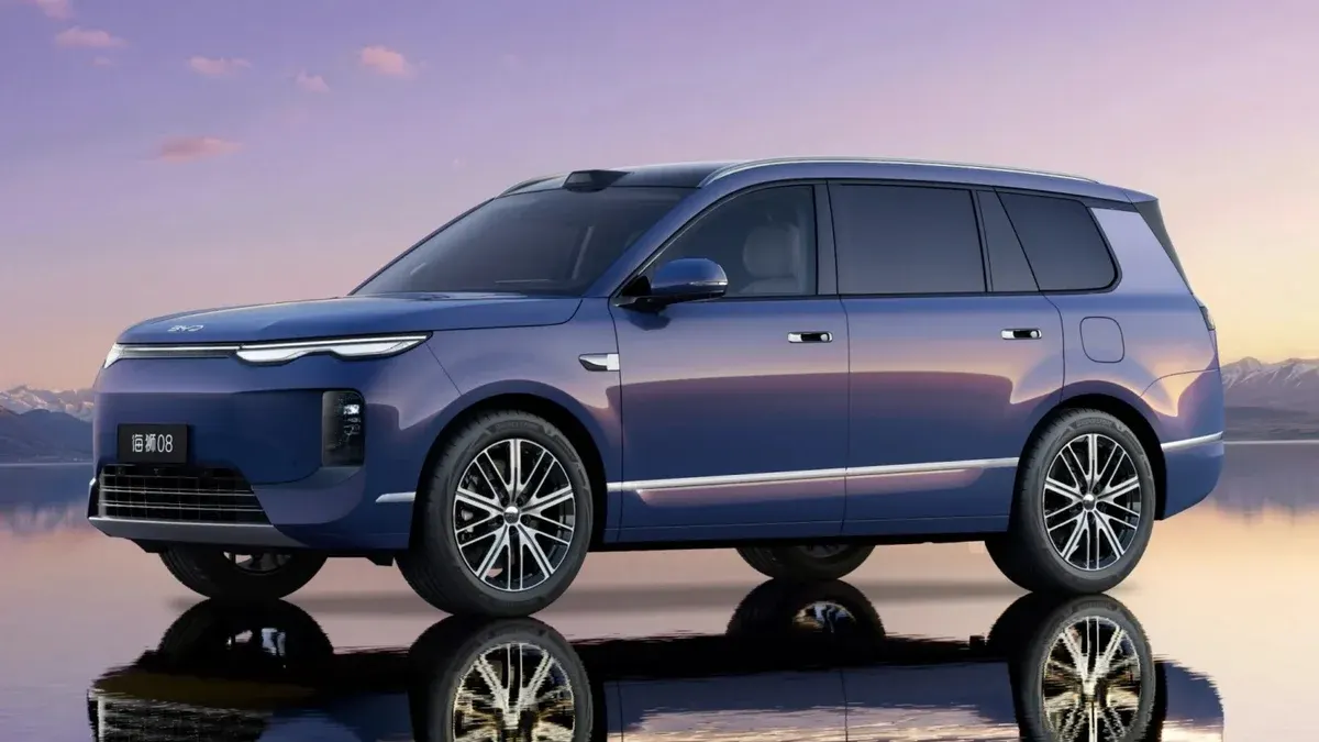 BYD Sealion 08: флагманський кросовер з запасом ходу до 900 км