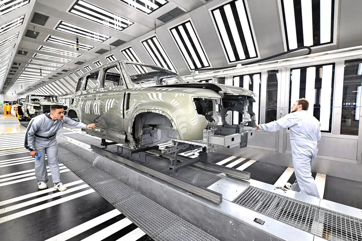 Jaguar Land Rover скоротить 4000 робочих місць та зосередиться на електромобілях для США