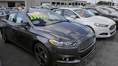 Імпорт авто зі США в Україну скоротився: що купували у серпні