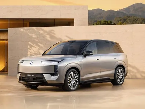BYD показав електричний Denza N8 із запасом ходу до 1003 км за циклом CLTC