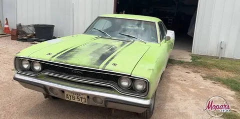Plymouth GTX 1970 року з рідкісним V8 знайшли в Техасі після 45 років просто неб