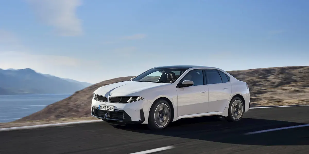 BMW достроково відкриває замовлення на електроседан i3: ціни і комплектації
